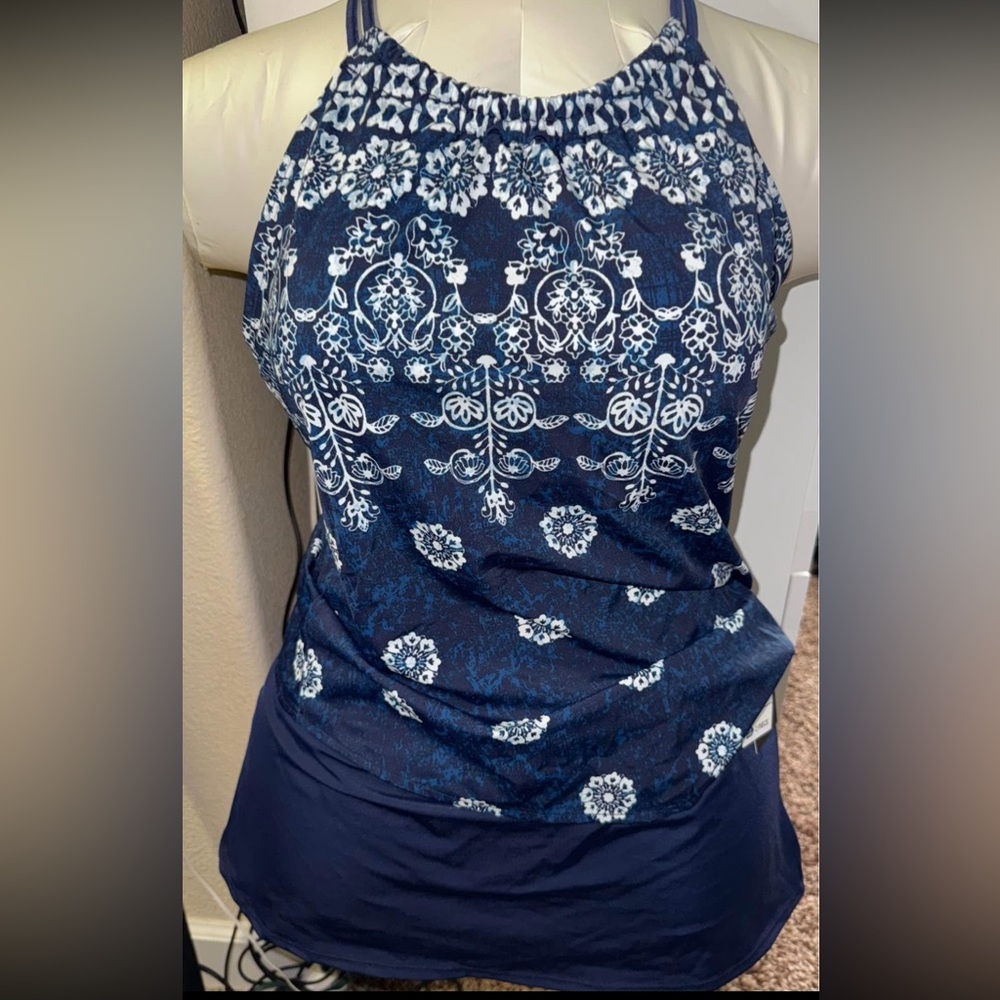 Blue and white Women's Tankini skirt swimsuit
NWT size 16 Jantzen